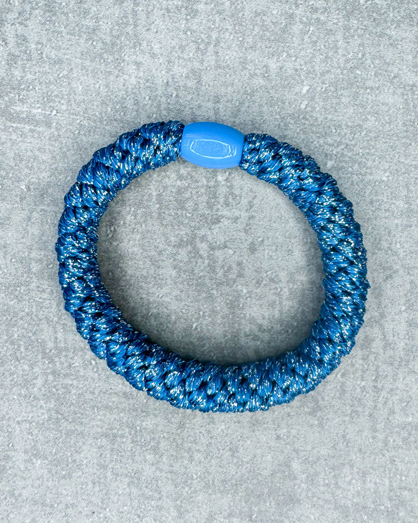 KKNEKKI Haarband "Blue-Silver-Glitter"

Unsere absoluten Lieblings-Haarbänder von KKNEKKI gibt es jetzt für Euch bei uns im Shop! In vielen wunderschönen Farben und Styles, für normales/dickes (Bold Style) wie auch feines Haar (Slim Style).